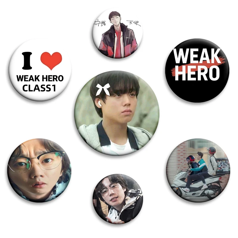 Broche creativo de clase de héroe débil Pop Kdrama de 32/58mm, alfileres de solapa Keum Seongje, insignia redonda para bolsa, decoración de ropa, Fans, coleccionar regalos