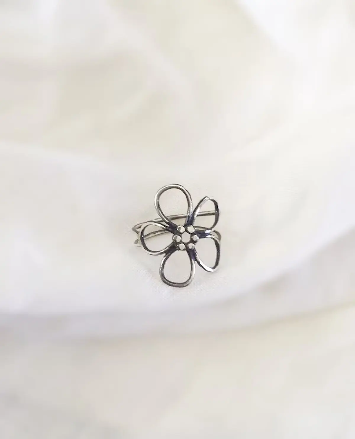 1 Pc Vintage Hollow Flower Elegant Simple Antique Silver Color Ring Women Daily Size 6-10 Closed Ring