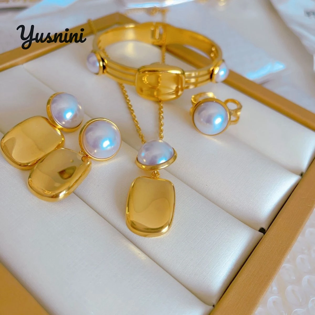 

Мода Африка Дубай 24 К позолоченное индивидуальное ожерелье Серьги Кольца Браслеты Свадебная вечеринка Комплект ювелирных изделий для влюбленных DD10796