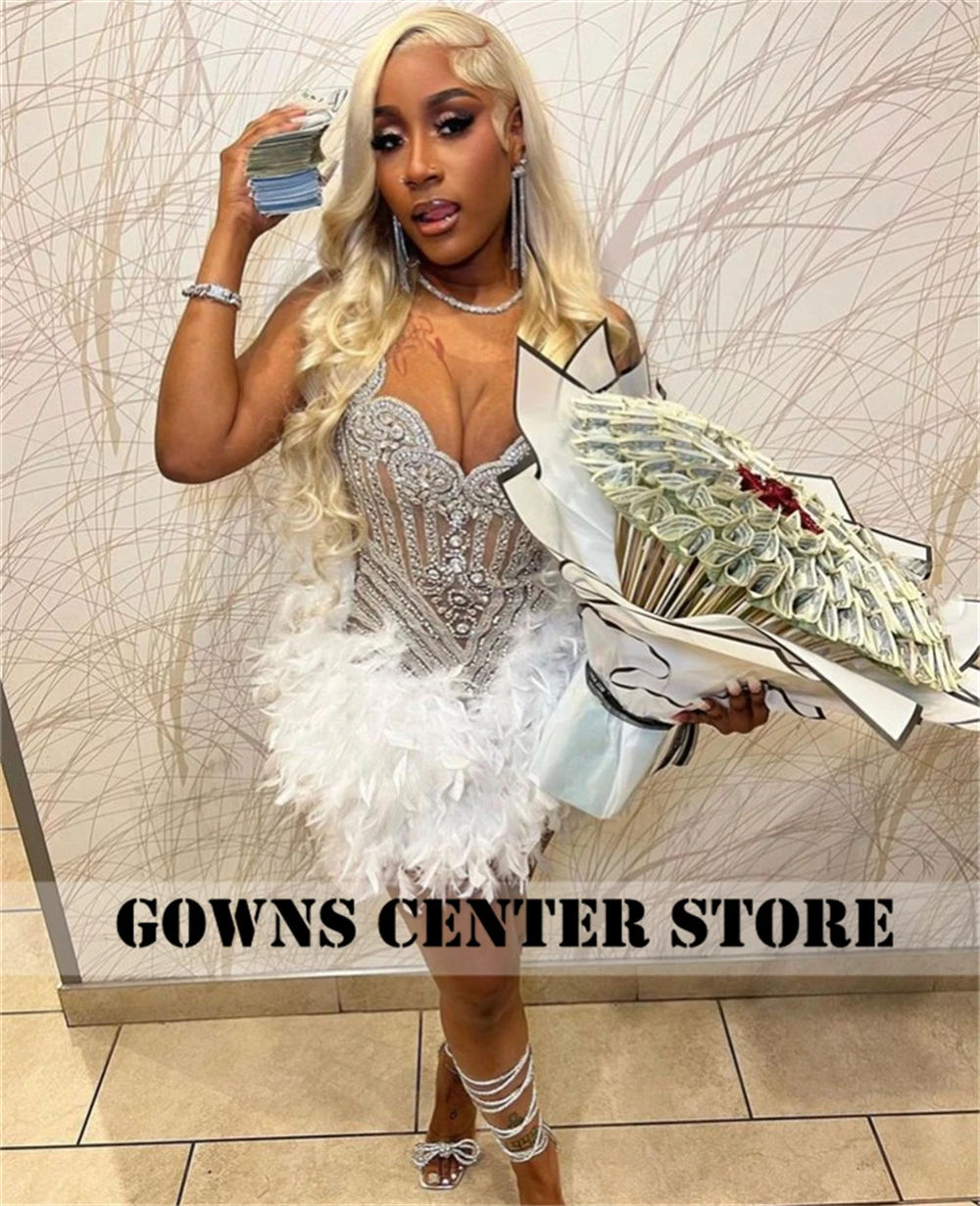Платье женское коктейльное с белыми перьями и юбкой-годе