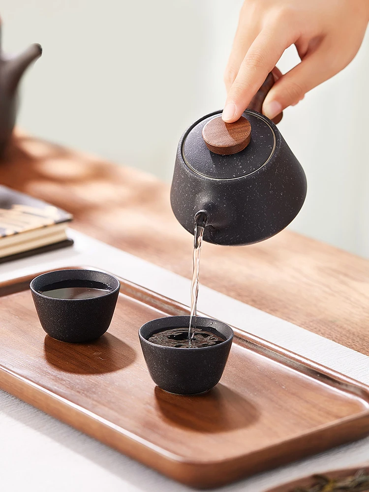 service-a-the-gongfu-haut-de-gamme-en-ceramique-pot-a-the-creatif-en-gres-noir-avec-deux-tasses-pour-la-preparation-du-the-a-domicile