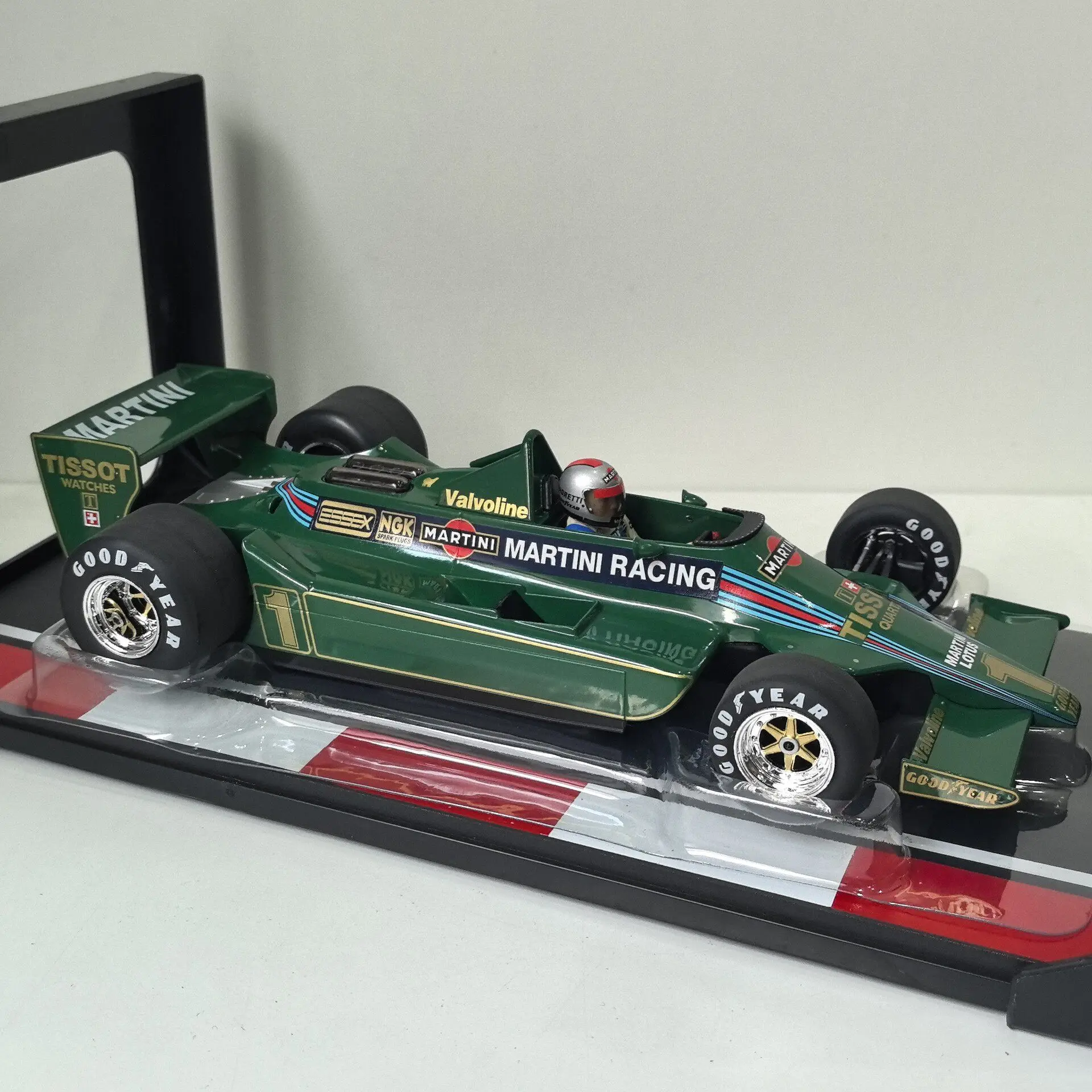 Diecast MCG 1/18 Scale LOTUS FORD 79 #1 1979 F1 Formula Racing Car D4 Alloy Car Model view 5