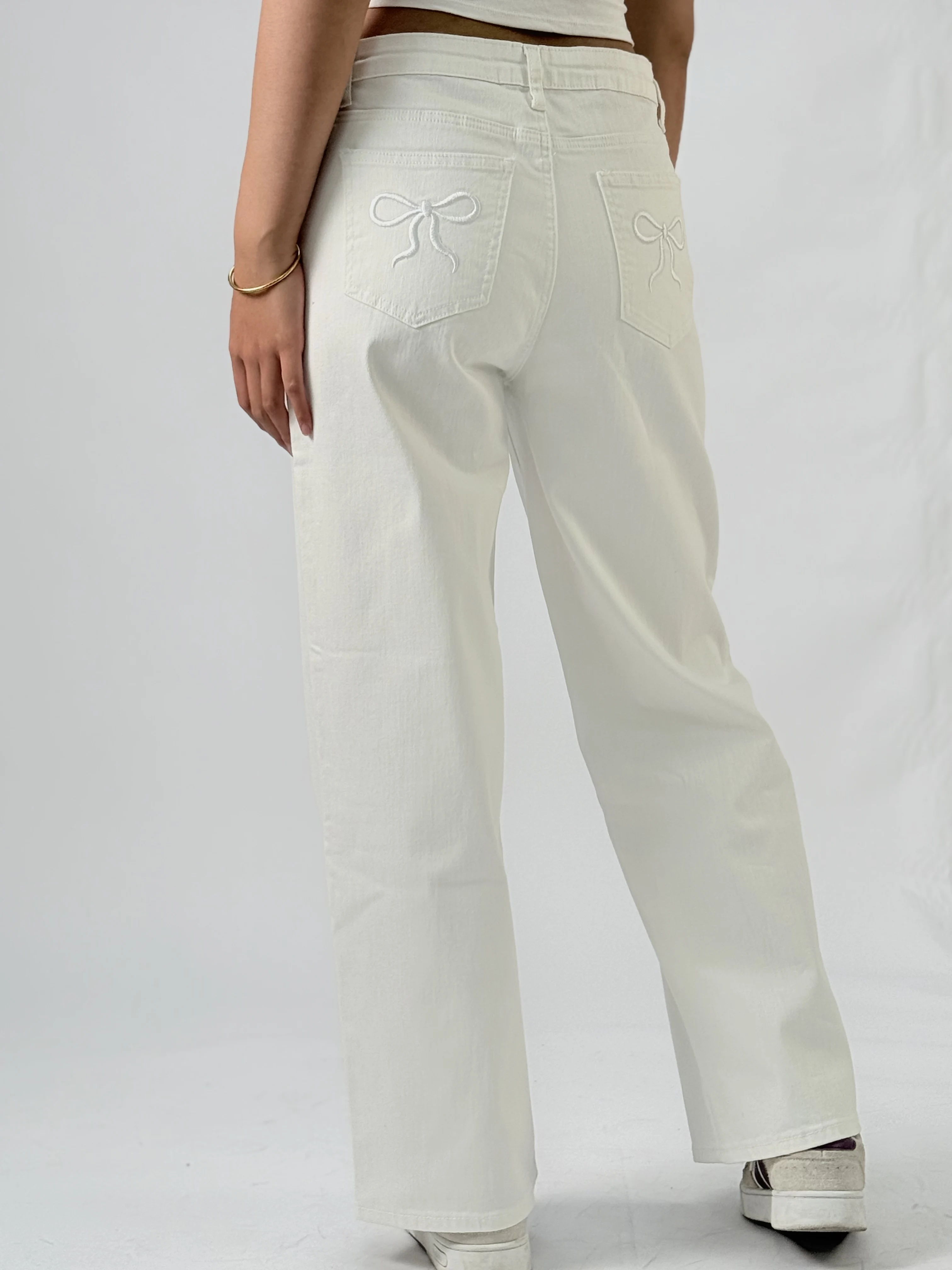 Milky White Trendy Women's Jeans, Suitable For All Seasons, Versatile And Casual. Features Delicate Butterfly Knot Embroidery.