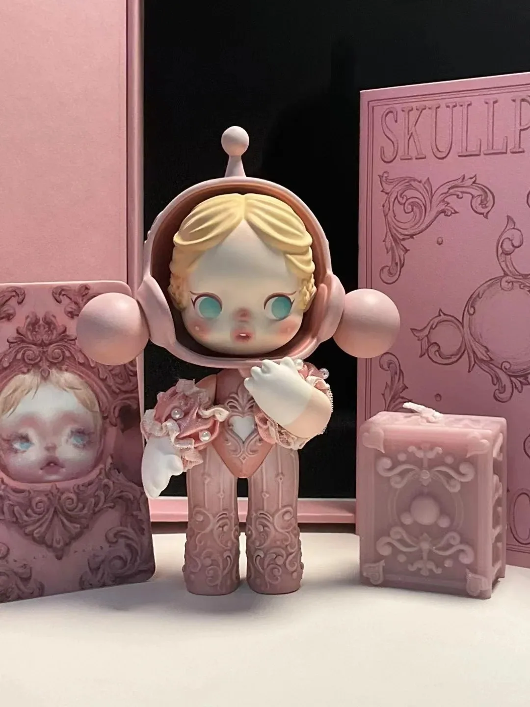 

Оригинальный коллекционный сувенир POP MART SKULLPANDA Shu Hua Limited Edition в наличии, подарок