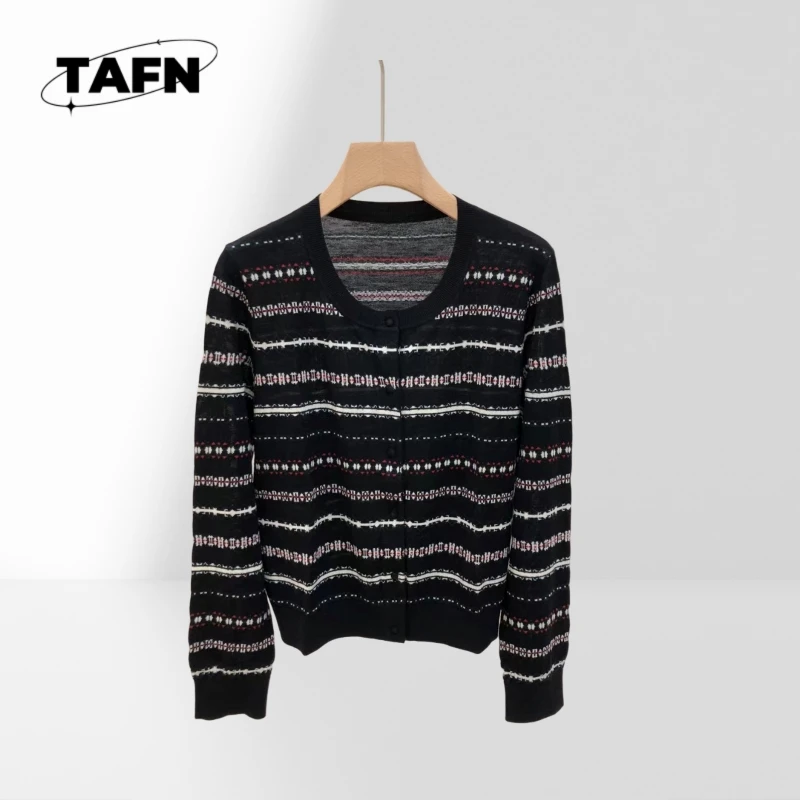 

25 Classic Retro Style Cashmere Cardigan, for Keeping Warm in Casual Settings Perfect for Everyday Casual Use AI0370