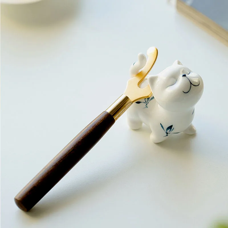 Creative Hand-painted Butterfly Orchid Ceramic Tea Pet White Porcelain Haughty Cat Ornaments Lovely Tea Play Table Decorations