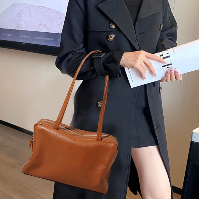 

High end bag, large capacity women's Boston bag, top layer vegetable tanned leather armpit bag, fashionable leather shoulder bag