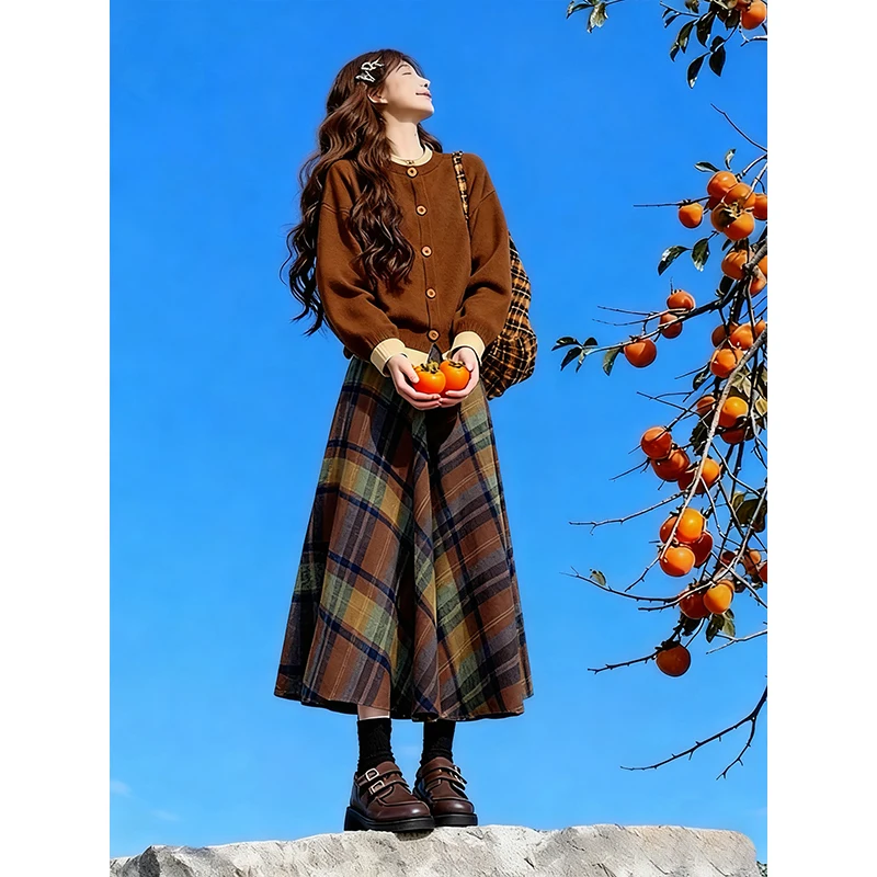 

Вязаный комплект в стиле ретро, женская клетчатая юбка длиной f, цвет воротника, зимний ансамбль, корейский теплый длинный топ све
