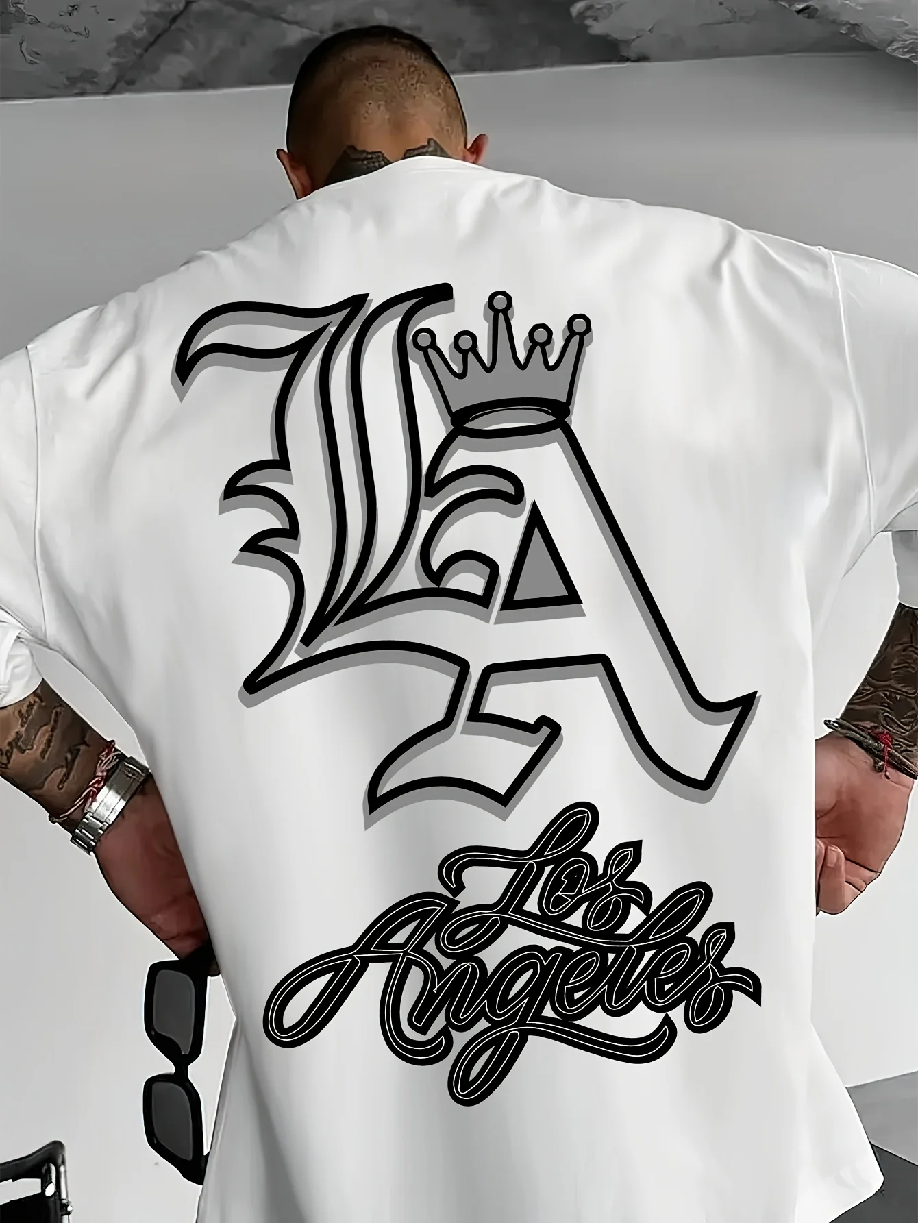 Los Angeles Crown Graffiti-Print auf hochwertigem, weichem 100% Baumwoll-T-Shirt für Herren, perfekt für sommerliche Streetwear.