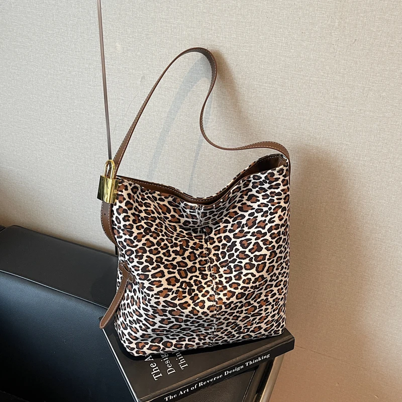

2025 Winter New Popularity Hot Style Leopard Faux Suede Shoulder Bags Large Capacity High Quality Personality Women's Tote Bags