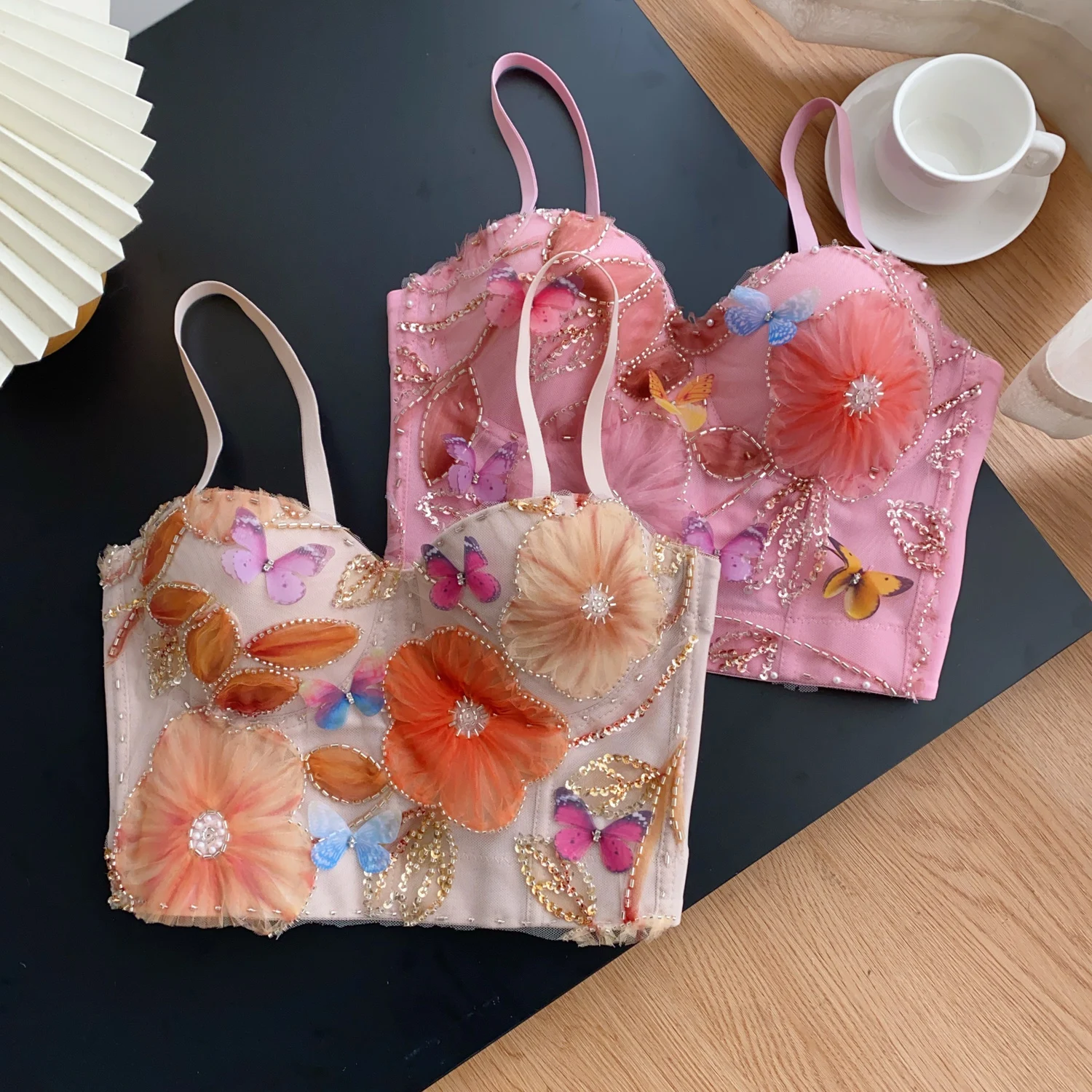 

Новые летние женские топы-камзолы с вышивкой и цветами, без бретелек, без рукавов, роскошные, облегающие, с пайетками и бабочками, сексуальные женские топы