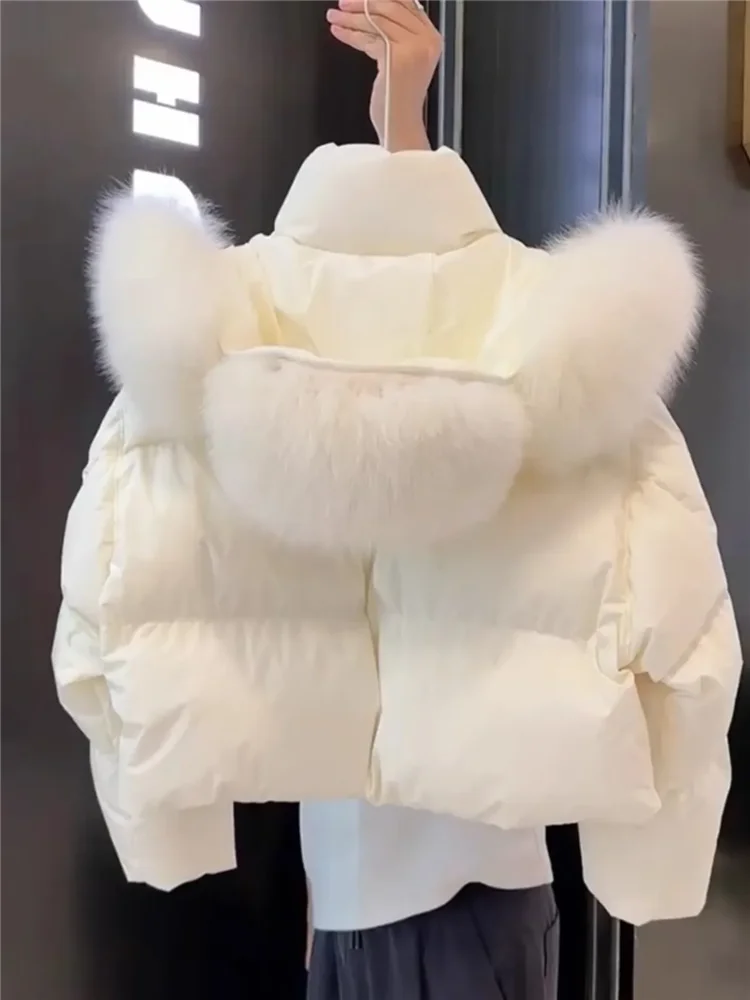 Parka corto con cappuccio con collo in pelliccia bianca chic coreana Giacca bomber con palline di pelliccia carina Cappotto di pane di nuova moda invernale Cappotto spesso casual