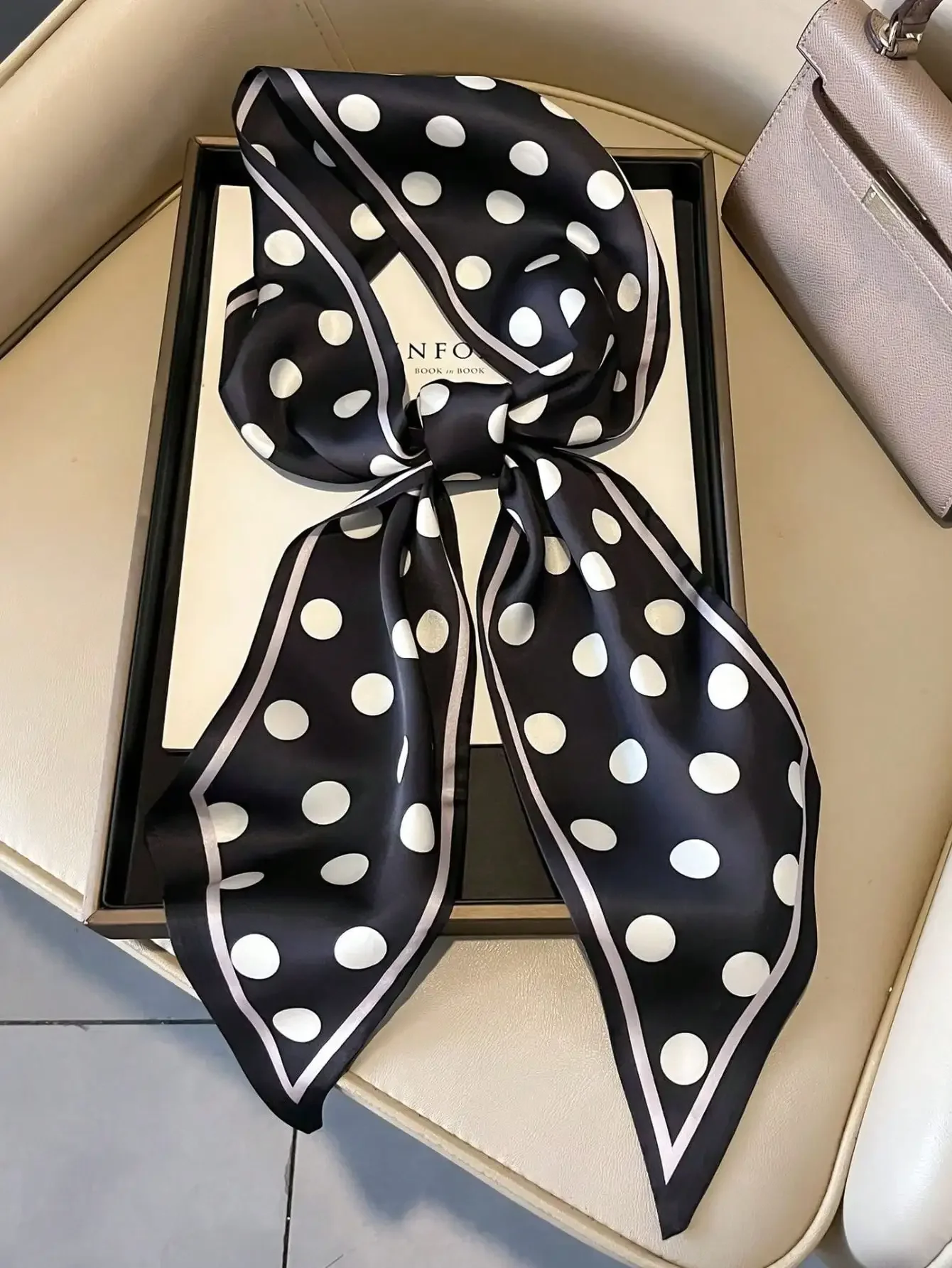 1pc 小さなサテンスカーフ装飾ネックスカーフヘッドバンドヘアネクタイバンドルバンダナ、ヘアバンド、ヘッドバンドあなたの外観をドレスアップするのに最適