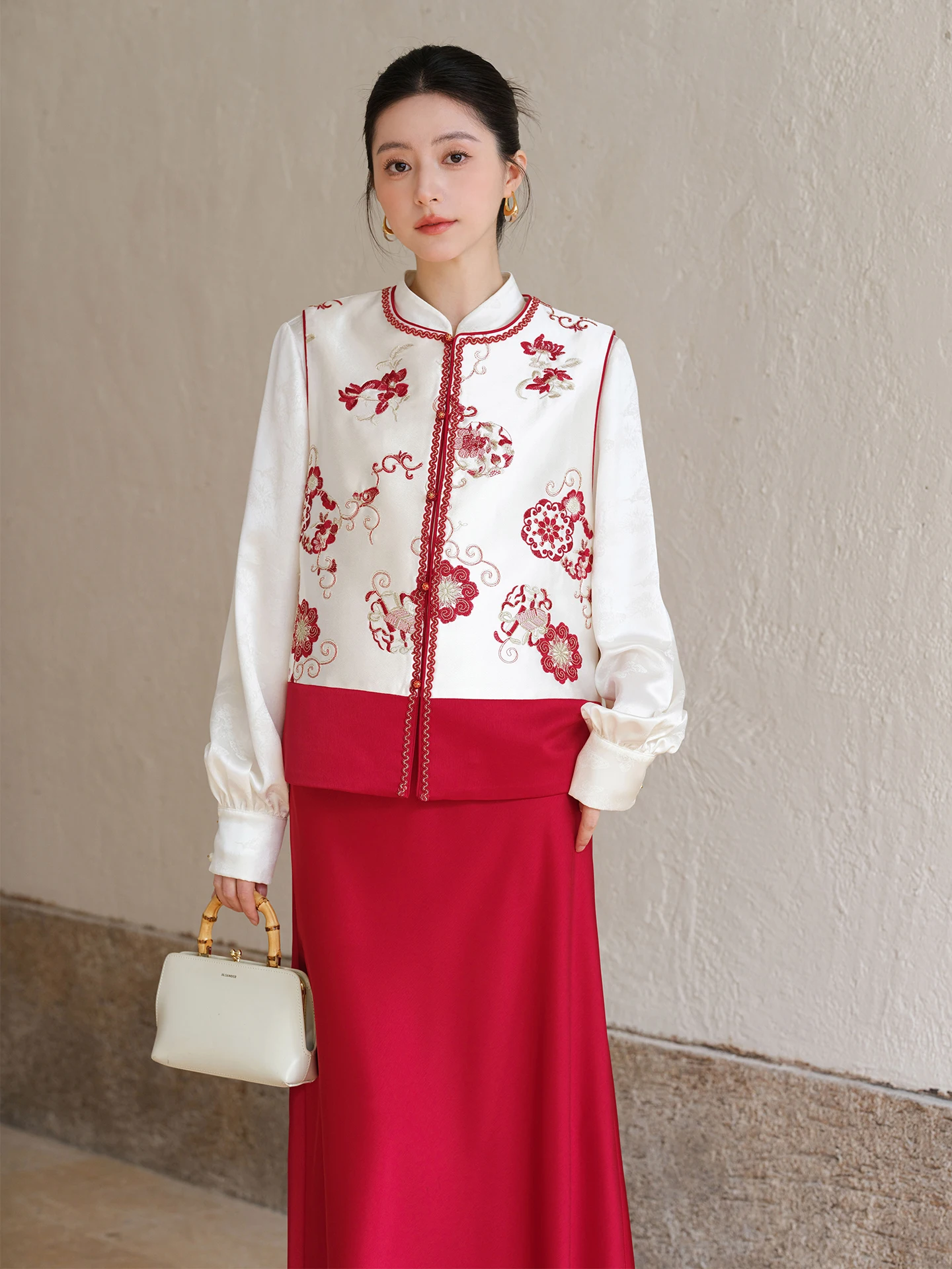 

Красная атласная китайская куртка Ele Red Satin для женщин: весенняя модная вышитая верхняя одежда для Нового года