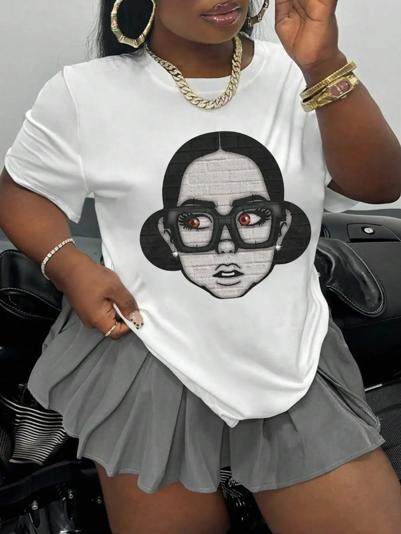 Comfort casual, T-shirt da donna taglie forti - Stampa ritratto in bianco e nero, girocollo casual, maglietta grafica morbida, lavabile in lavatrice