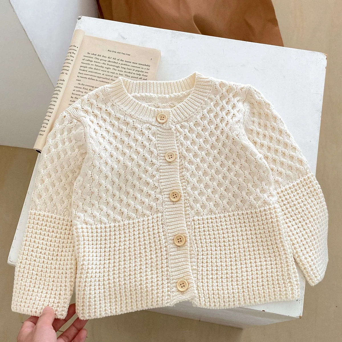 Instagram Spring and Autumn New Fashionable Sweater Cardigan for Girls, Babies, and Children Knitted Long sleeved Coat for Newbo