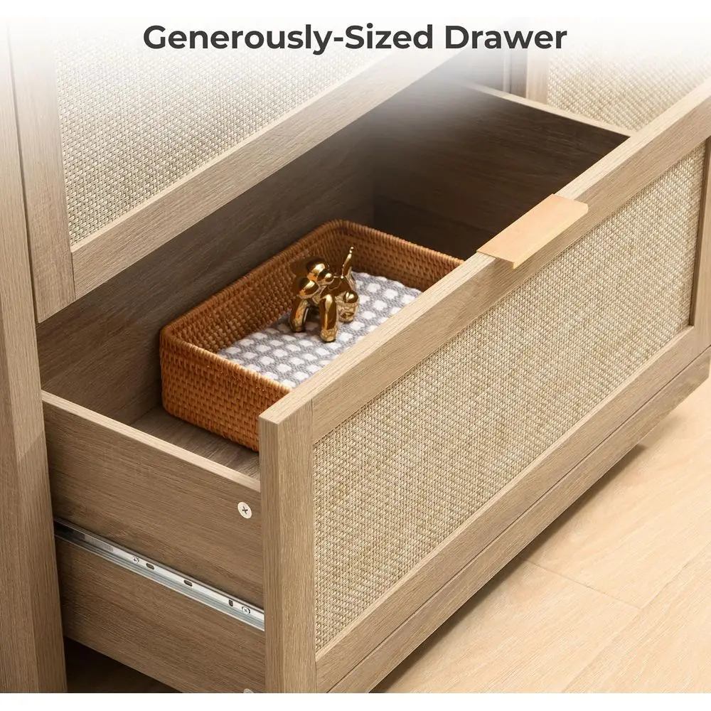 خزانة بوهو ستايل راتان ذات 4 أدراج، لمسة نهائية من خشب البلوط الكراميل المستصلحة، مثالية لتخزين غرفة النوم أو الحضانة