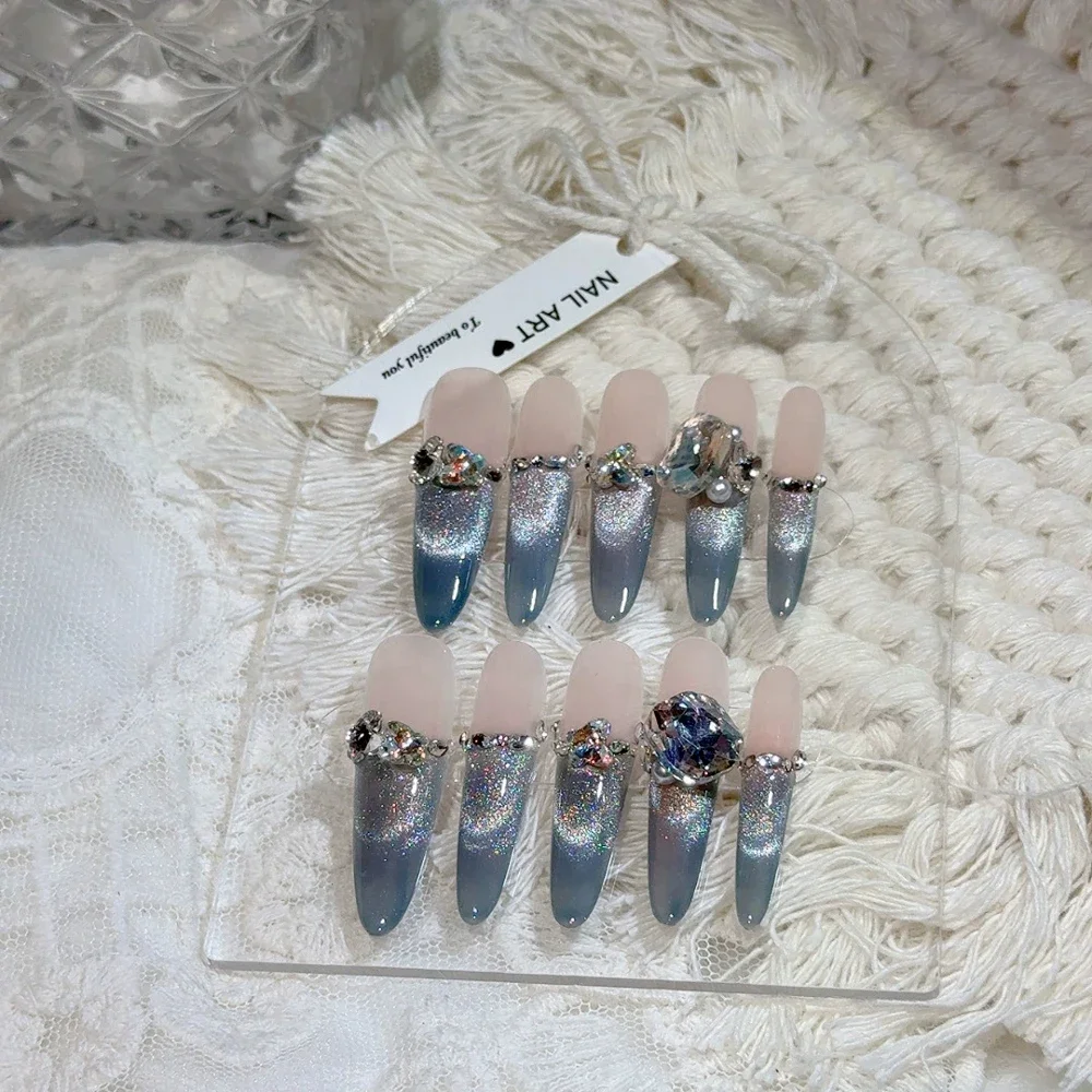 ยาวรูปไข่ Stilettos หรูหราภาษาฝรั่งเศสคําเจ้าหญิงสีชมพู Handmade กดบนเล็บ Art Rhinestone Cat Eyes Shining เล็บยาวของขวัญ