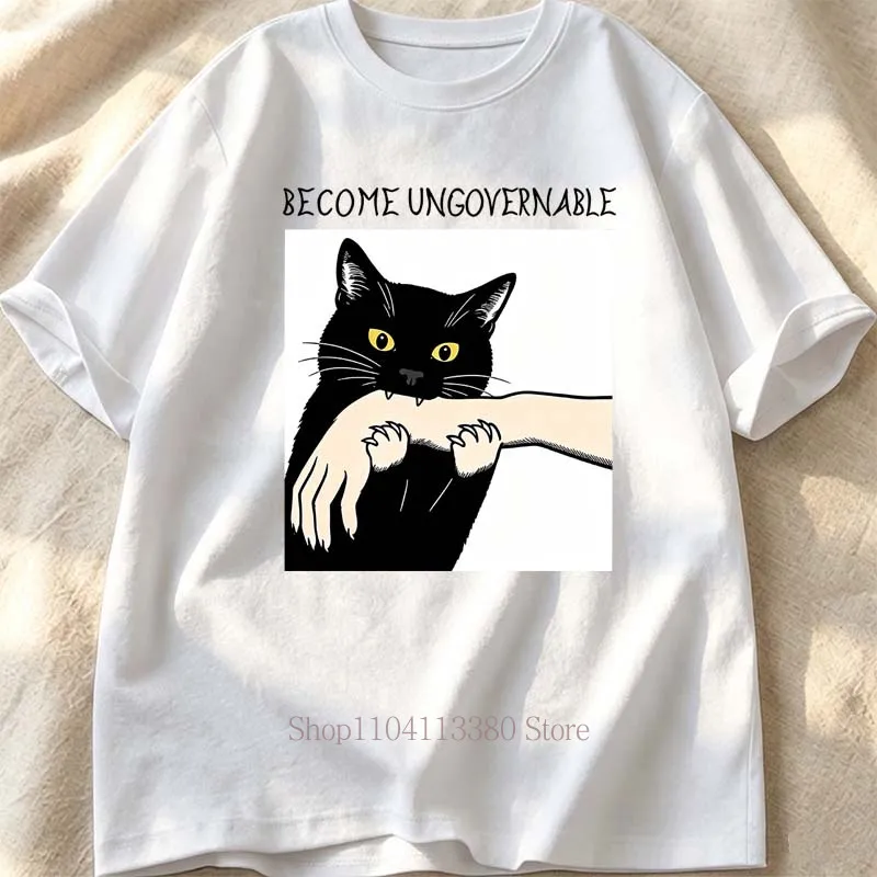 Funny Black Cat Biting Hand Pattern Print T-shirts for Women Summer Casual Fashion Tops Comfort Crew Neck Short Sleeve Tees