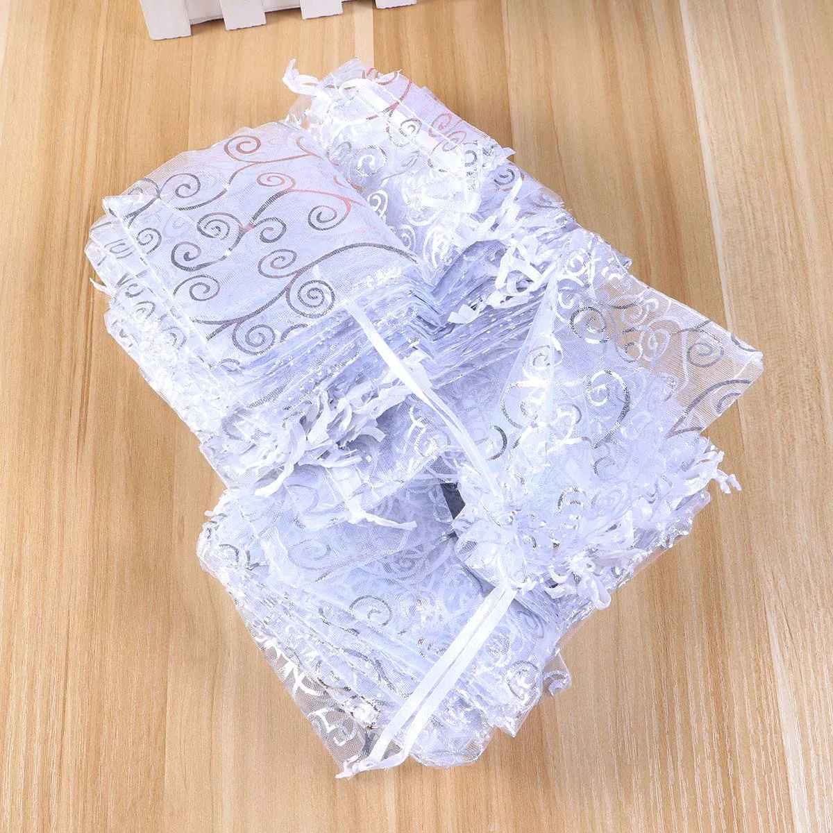 

50 pcs Silver Rattan Pattern Organza Gift Small Jewelry Pouches Sheer Drawstring Favor Bags For Wedding Party Christmas Travel