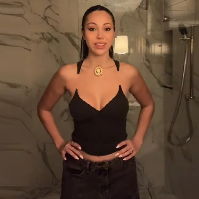 

Chic Sexy Vest Basic Minimalist Casual Thin Shoulder Straps Versatile Staple Slim-fit Soft Breathable Women Stylish Street Wear