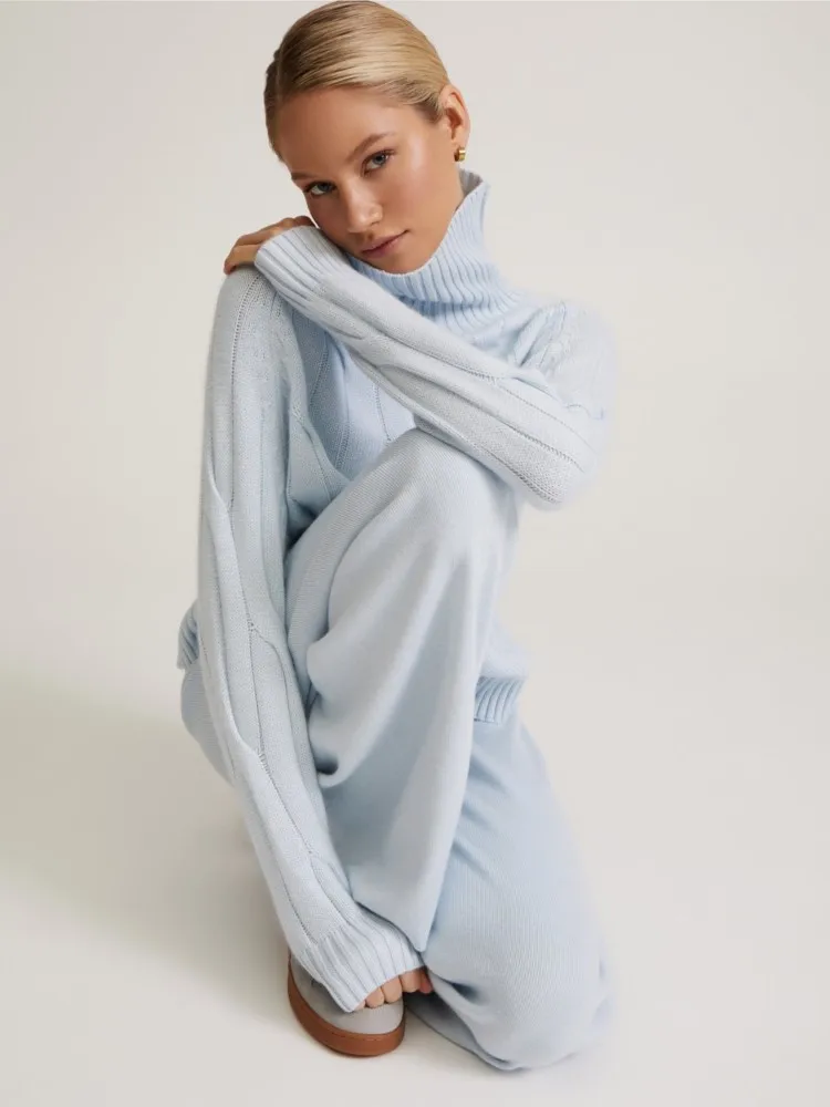 

Новые зимние светло-голубые свитера для женщин, пуловеры с воротником, свободные вязаные джемперы, теплый женский свитер большого размера, верблюжий топ