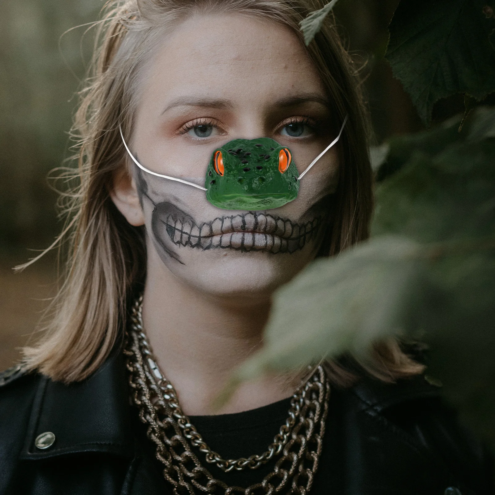 

Funny Frog Nose Prop Made of Smooth Vinyl for Halloween Costume Party Circus Performance Easy to Wear Reusable Design