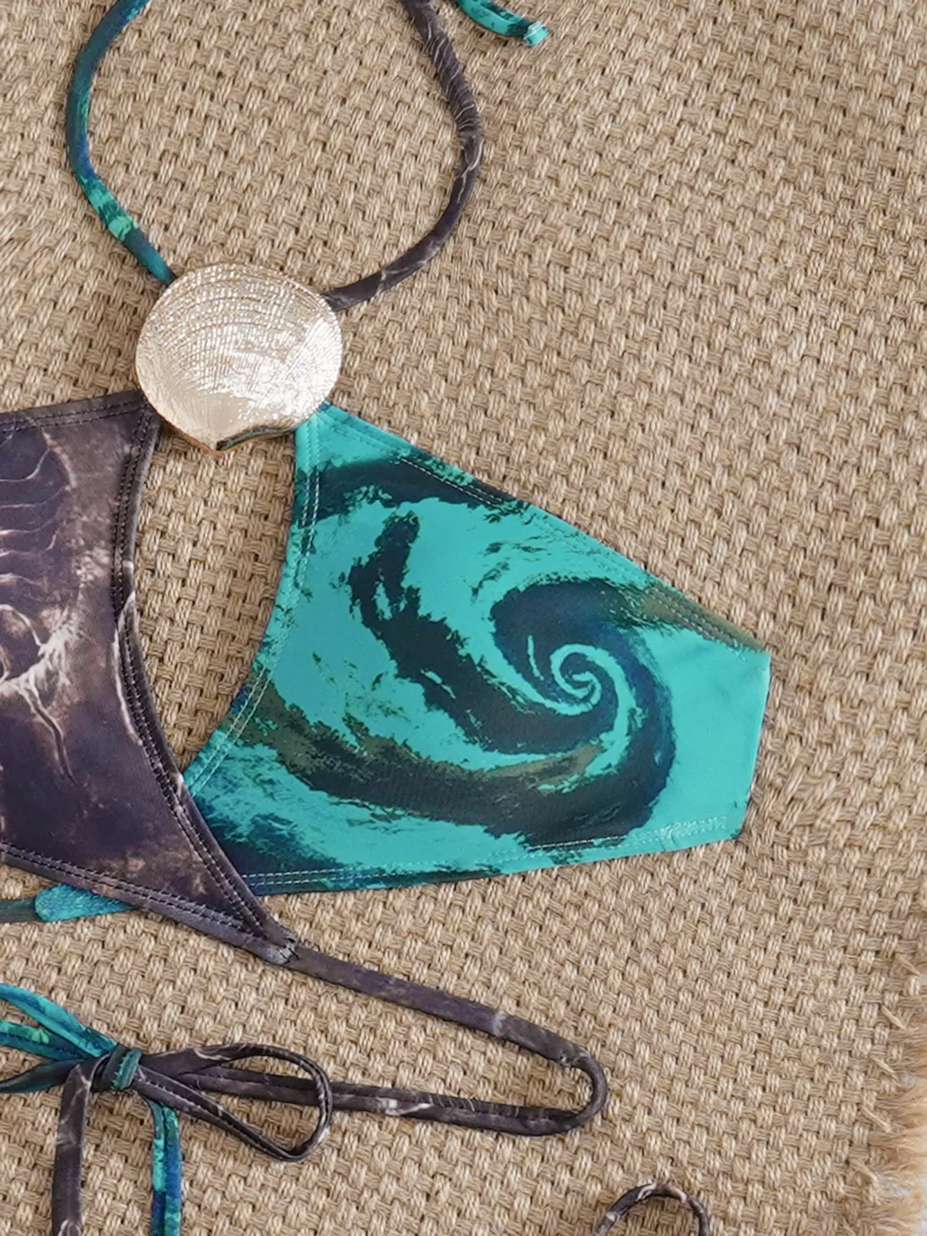 بيكيني برازيلي جديد مثير بطبعات ريترو لعام 2025 ملابس سباحة نسائية مفرغة ملابس سباحة بكيني بدون ظهر ملابس بحر