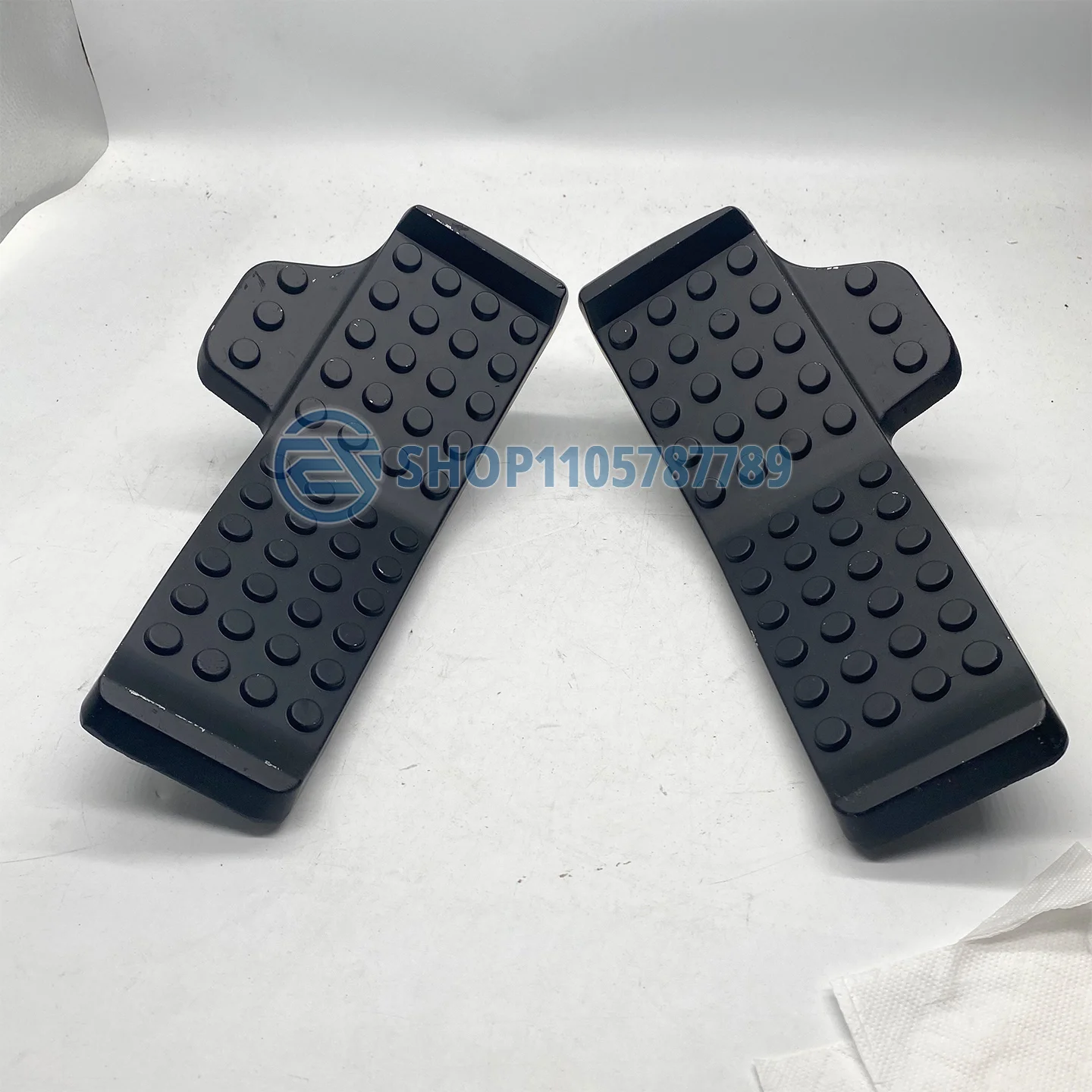 Excavator Parts Cab Rubber Rest Pedal 1033299H for ZX200-3 ZAX60-6 ZAX200-6 ZAX240-6 Walking Rest Foot Pedal
