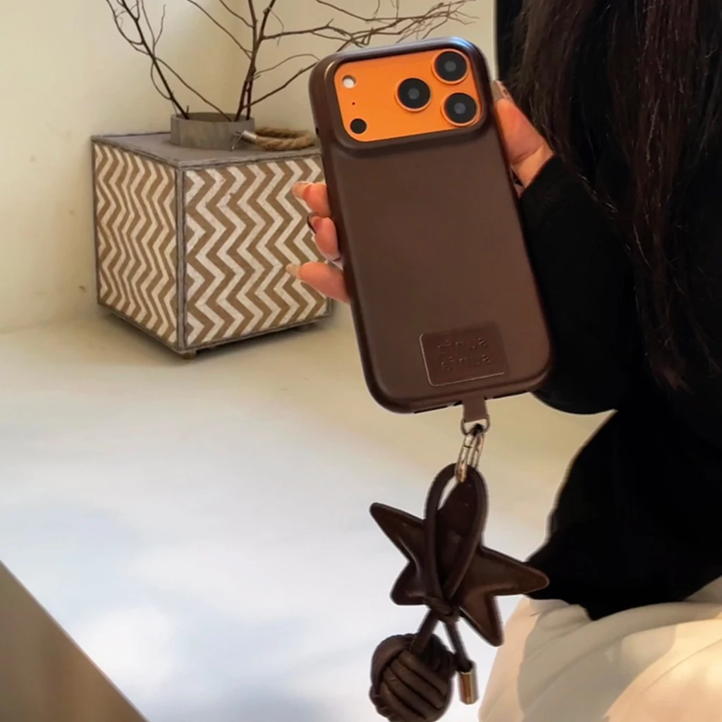 レトロな無地レザー五芒星ペンダント耐衝撃保護電話ケース iPhone 17 16 15 14 Pro Max対応