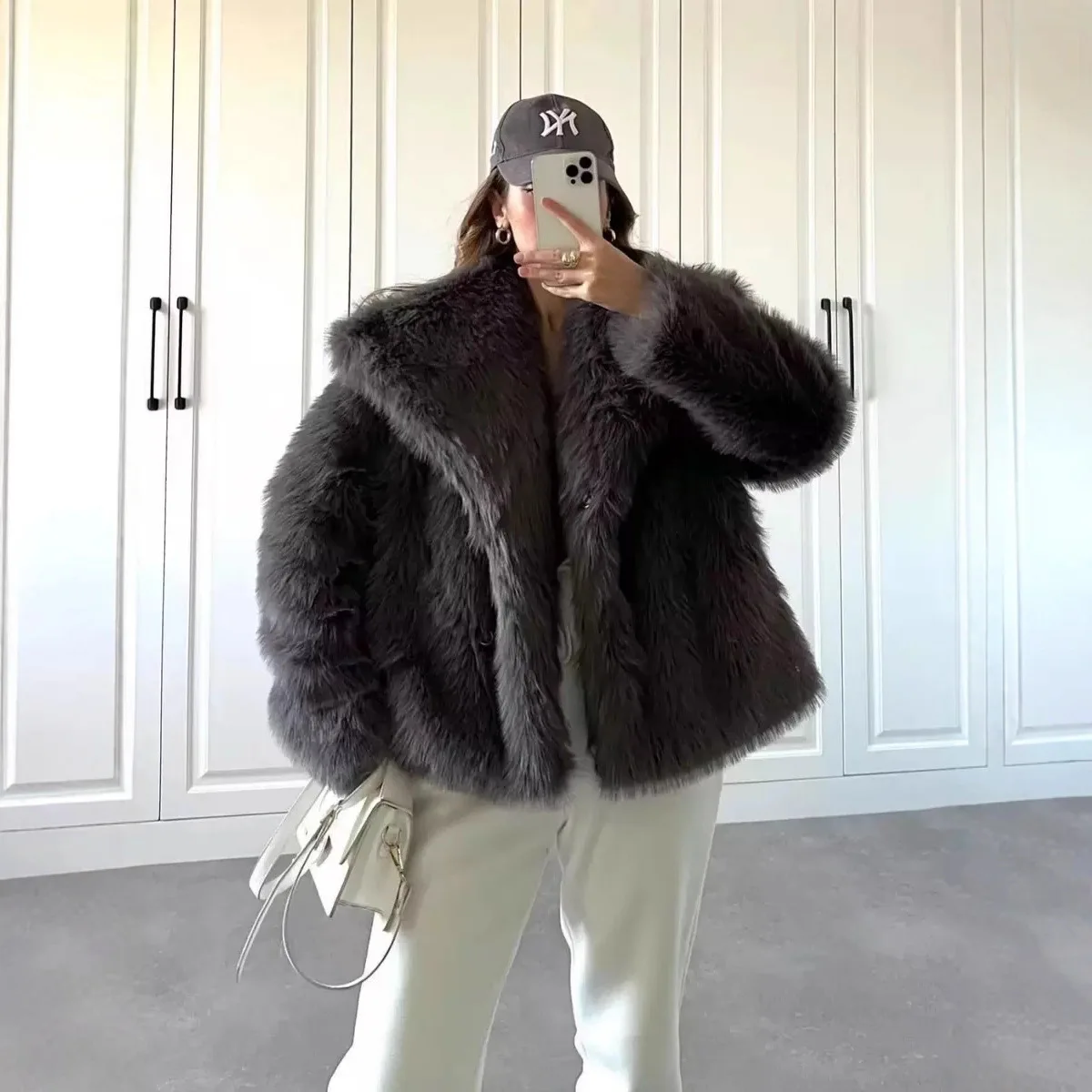 

European and American 2025 Winter New Fur Coat Women's Lapel Fur Thickened Fashionable Young Coat Warm Fur Top Versatile