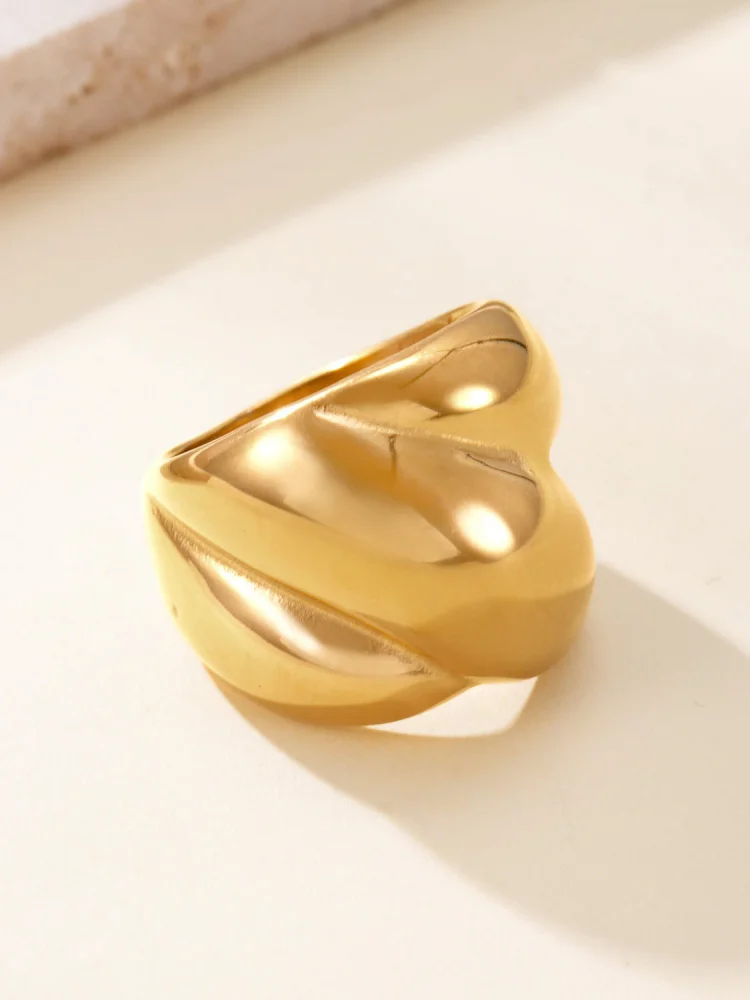 

Кольцо из титановой стали с золотым покрытием, женское модное кольцо с гладкой поверхностью, эффектное кольцо с стильным геометрическим дизайном