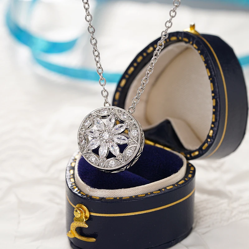 Huitan Clear Flower Round Pendant Necklace for Women Brilliant Cubic Zirconia Temperament Elegant Female Jewelry for Wedding