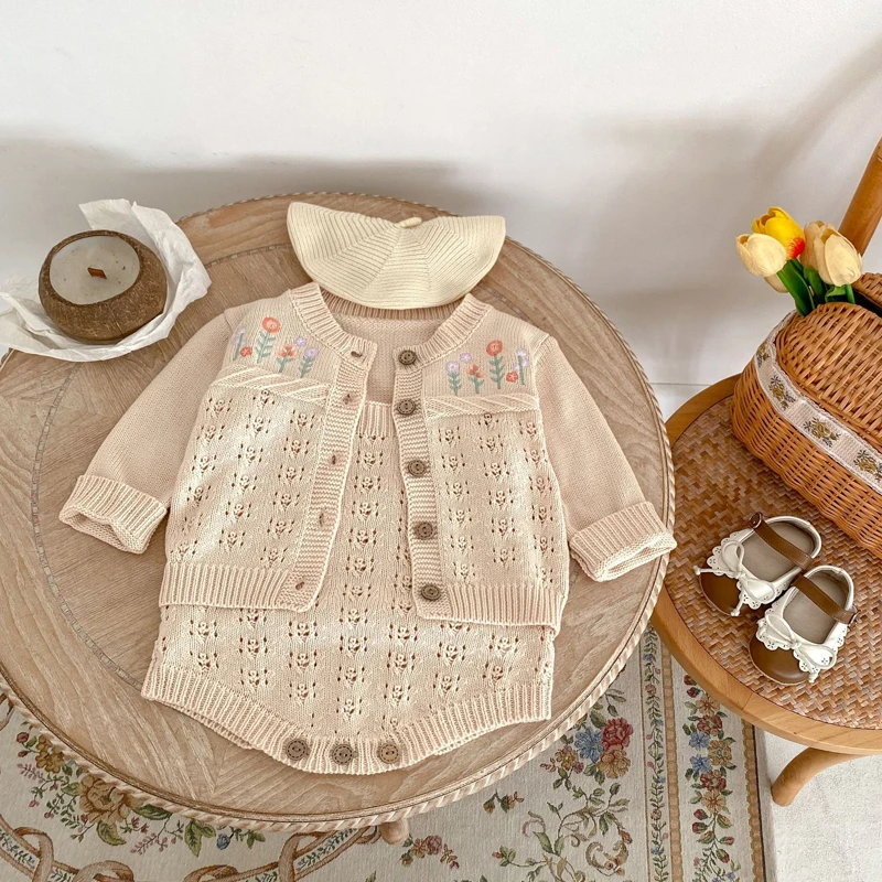 Autumn New 0-3 Year Old Baby Knitted Set for Girls Embroidered Cardigan Coat+Backstrap Solid Color Sweetheart 2-piece Set