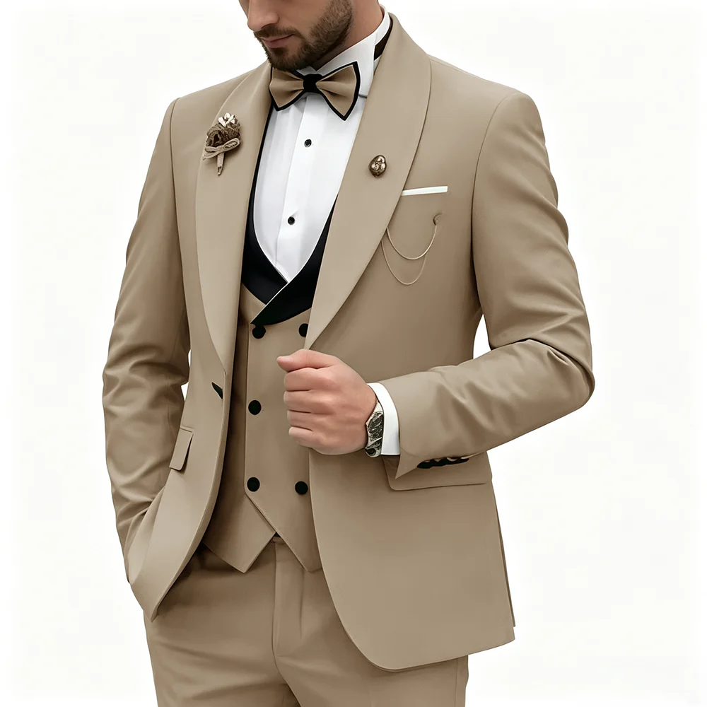 Immagine 5: Completo da uomo in tre pezzi: abito da sposo verde per l’estate (giacca con revers a scialle, pantaloni e gilet).