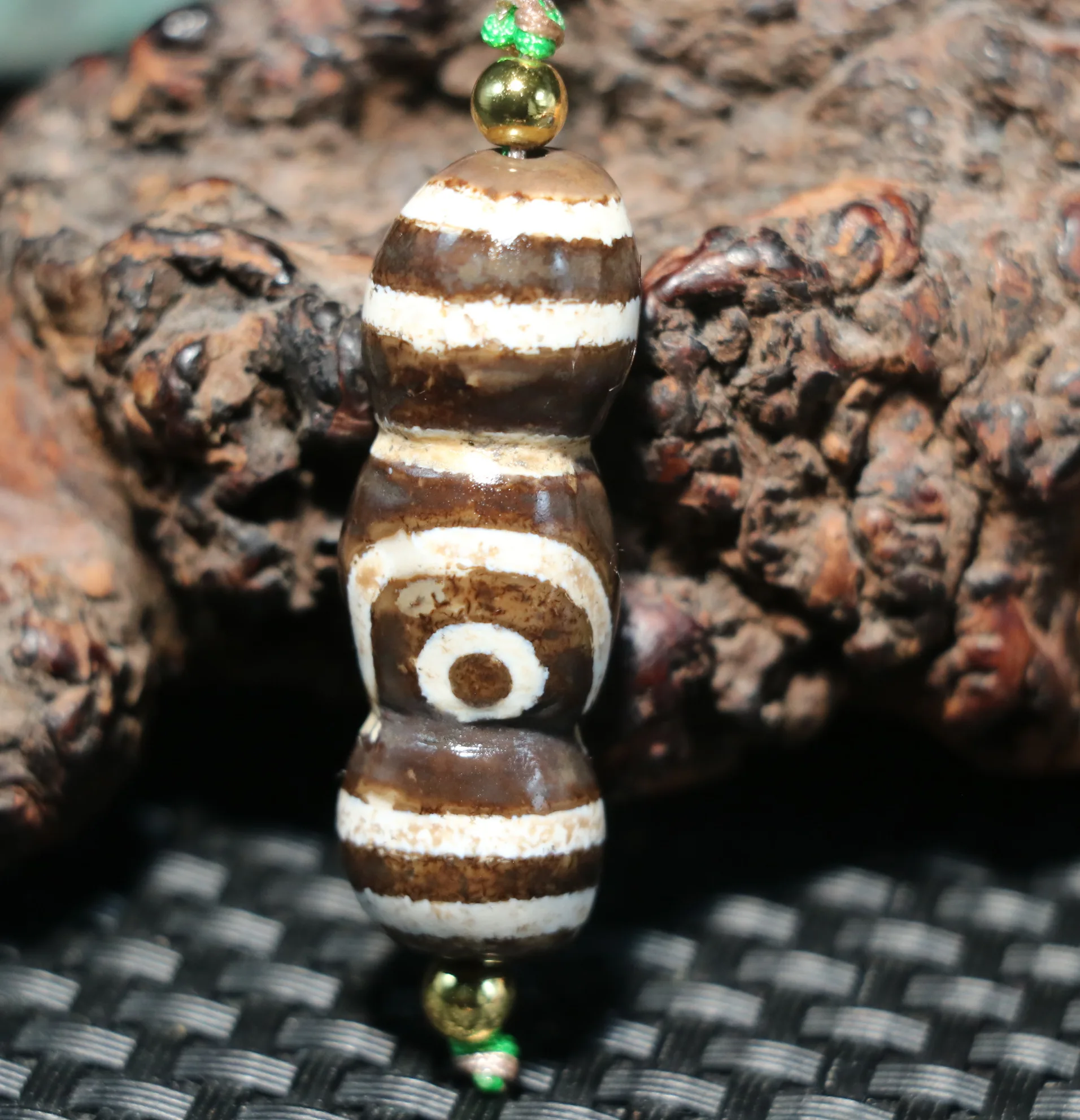 Energy Power Magic Tibetan old Agate totem Lotus Root Ruyi 2 Eyed 4 Line Lotus Root Shape dZi Bead Fit For Making Bracelet