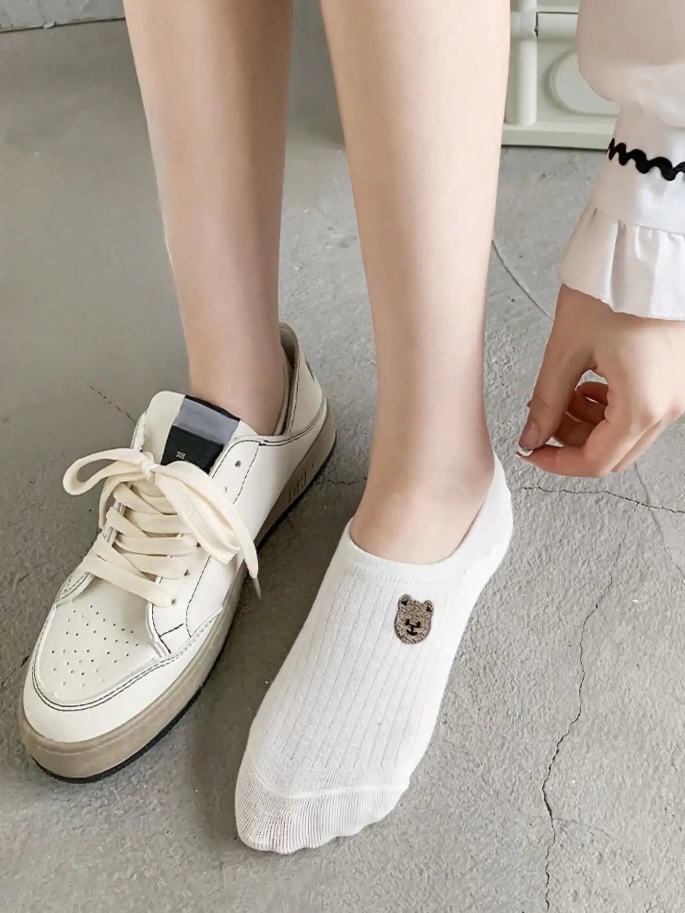 Modische weiße Bootssocken für Damen, niedrig geschnittene unsichtbare Socken, No-Show-Socken, süßer Stil, niedliche Cartoon-Muster, Studentensocken – Detail 5