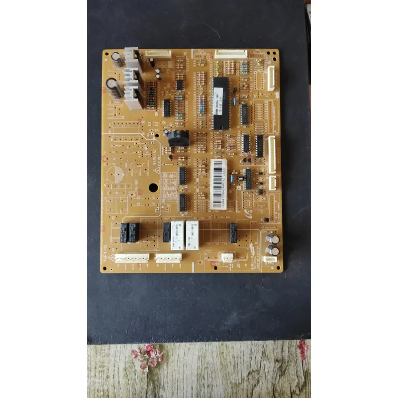 

Для холодильника Samsung по бокам RS21HSRPN импортная инверторная плата DA41-00642A/DA41-00450A