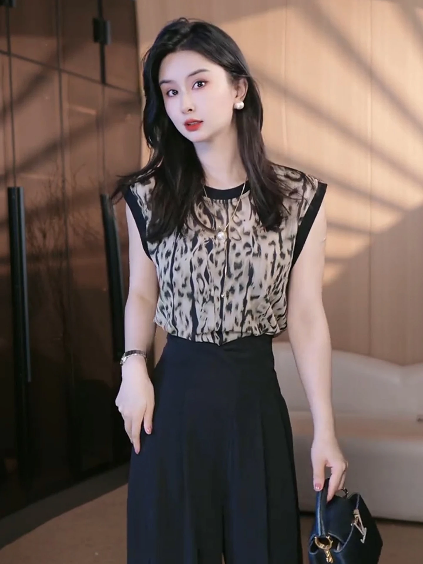 

Женский топ с волнистым цветом в стиле ретро, круглый Ne Svel irt, лето 2023, новый модный легкий роскошный топ свободного покроя для поездок на работу