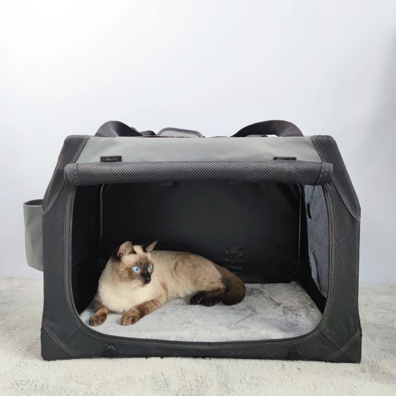 

The product can be customized.Pet car bag for dogs, cats, and cats, portable bag for going out