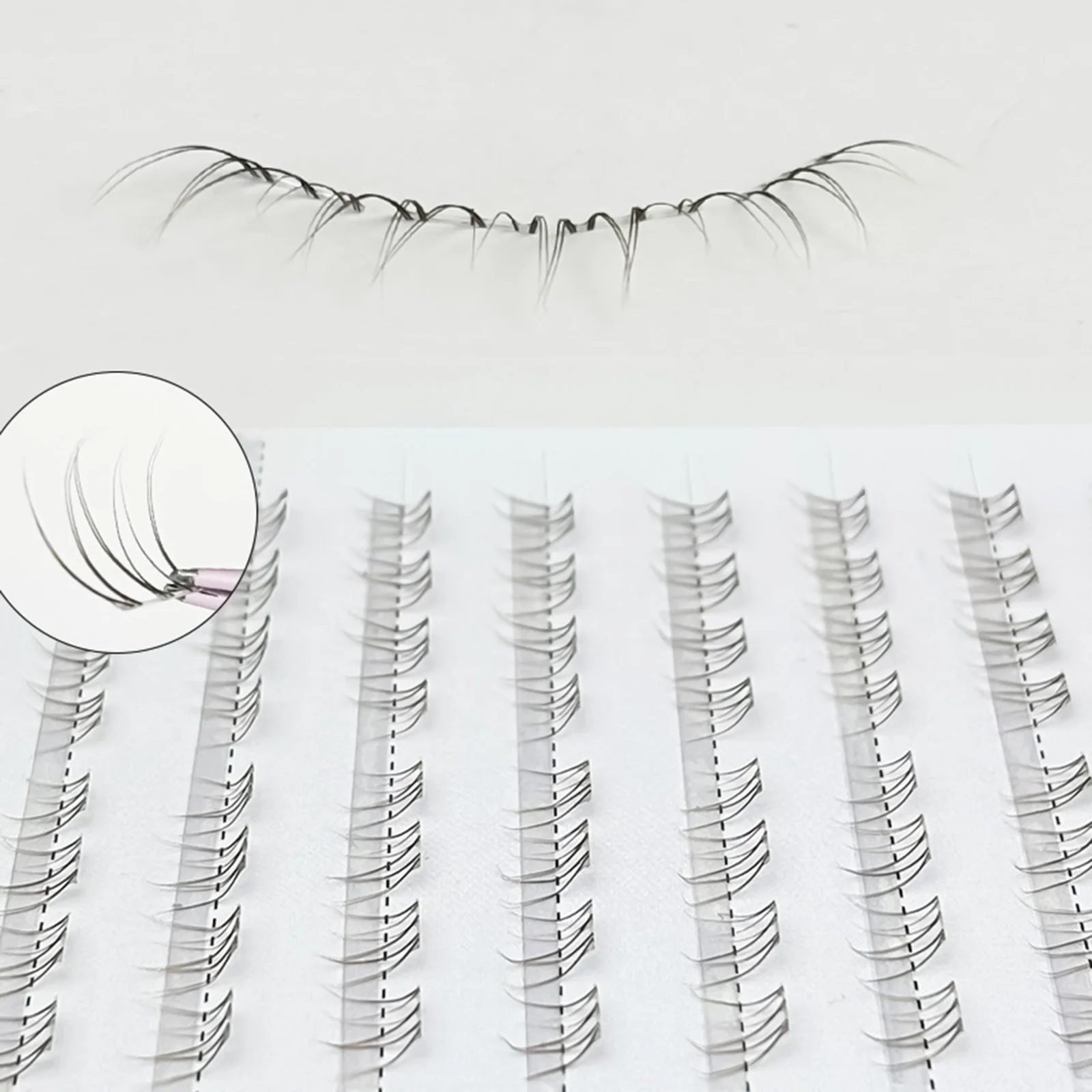 ขนตาปลอมสีน้ำตาลแบบต่อขนตา ก้านใส งอนธรรมชาติ แบ่งเป็นช่อ ใช้ได้ทุกวัน ขนตาล่างสำหรับผู้หญิงแต่งหน้า