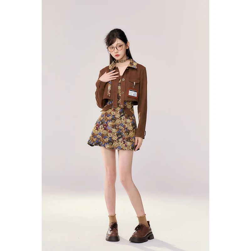 2025 Spring and Autumn New Vintage Bear Jacquard High Waist Slim Strap Short Dress and Brown Short Jacket Two-Piece Set