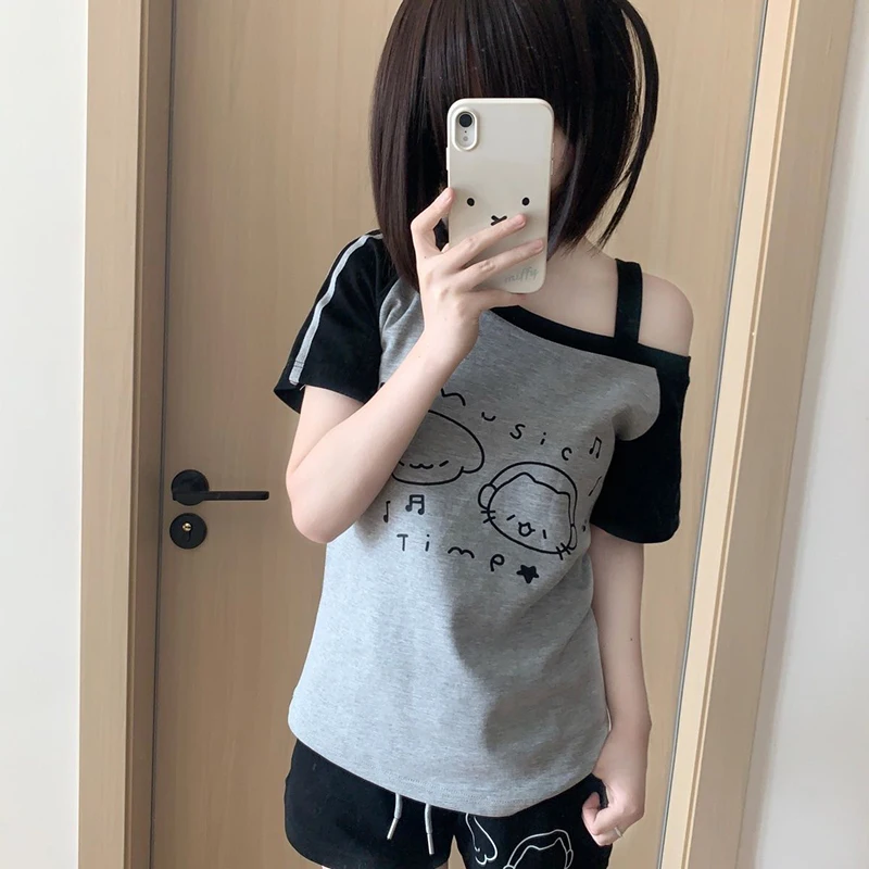 Zoete en schattige subcultuurprint Schuine schouder Off-the-shoulder Top met korte mouwen en shorts Tweedelig pak voor dames