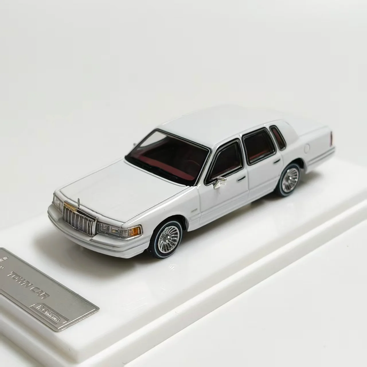 MK 1:64 1997 Town Car 2025 نموذج سيارة محاكاة إصدار محدود