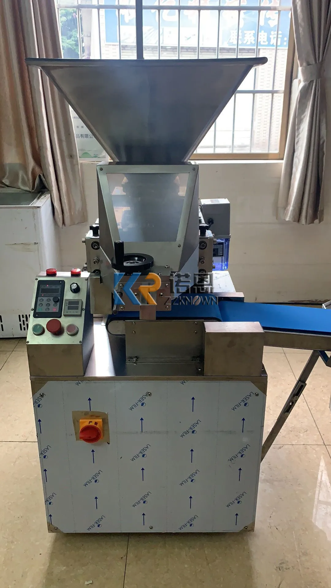 ماكينة تصنيع قطع كرات العجين الأوتوماتيكية بالكامل، كعكة همبرغر، مقسم عجين البيتزا، مستدير تجاري