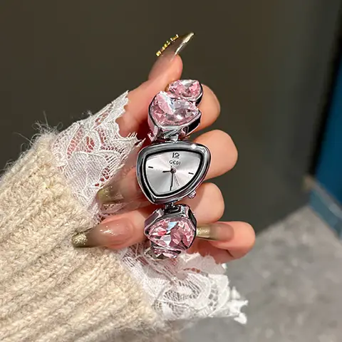 크리스탈 여성 팔찌 시계 2025 최고 브랜드 럭셔리 라인 석 독특한 디자인 석영 손목 시계 숙녀 고품질