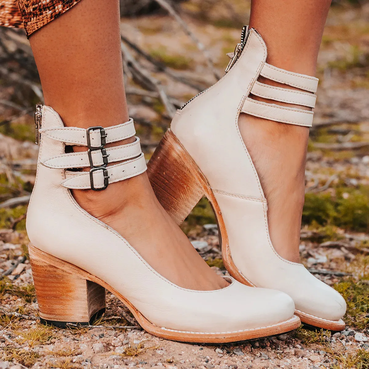 Flache Klassische Sandalen für Damen, Afrikanischer Stil, Quadratischer Absatz, Hohe Absätze, Klobige Freizeitschuhe, Schnürung, Runde Zehenpartie, Riemen, Blockabsatz – Detail 4