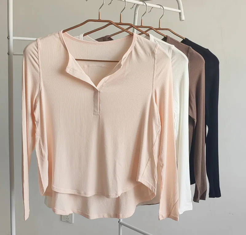 Fashionable Yoga Shirts for Women Stretchy and Breathable Women's Long Sleeve Yoga Shirts for Daily Training Comfortable Workout