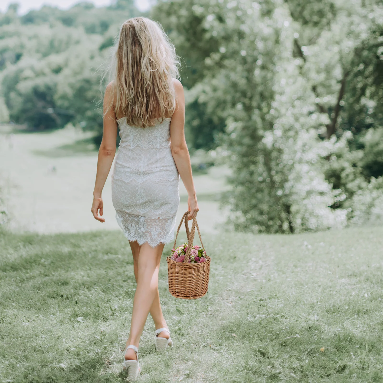 

1Pcs Wooden Basket Hand-Woven Portable Tote Basket for Food Gift Storage Picnic Woven Fruit Container Wedding Flower Holder