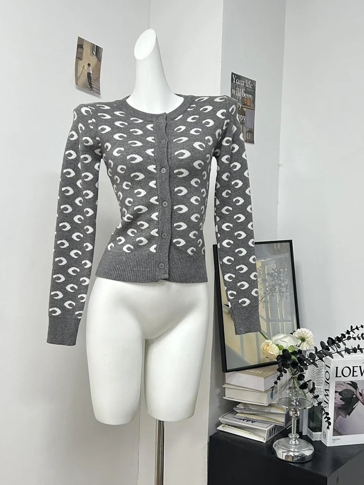 Frühjahrsmode Neuer Koreanischer Stil Mond-Jacquard Strickpullover Damen Slim Fit Lässiger Vielseitiger Langarm-Cardigan